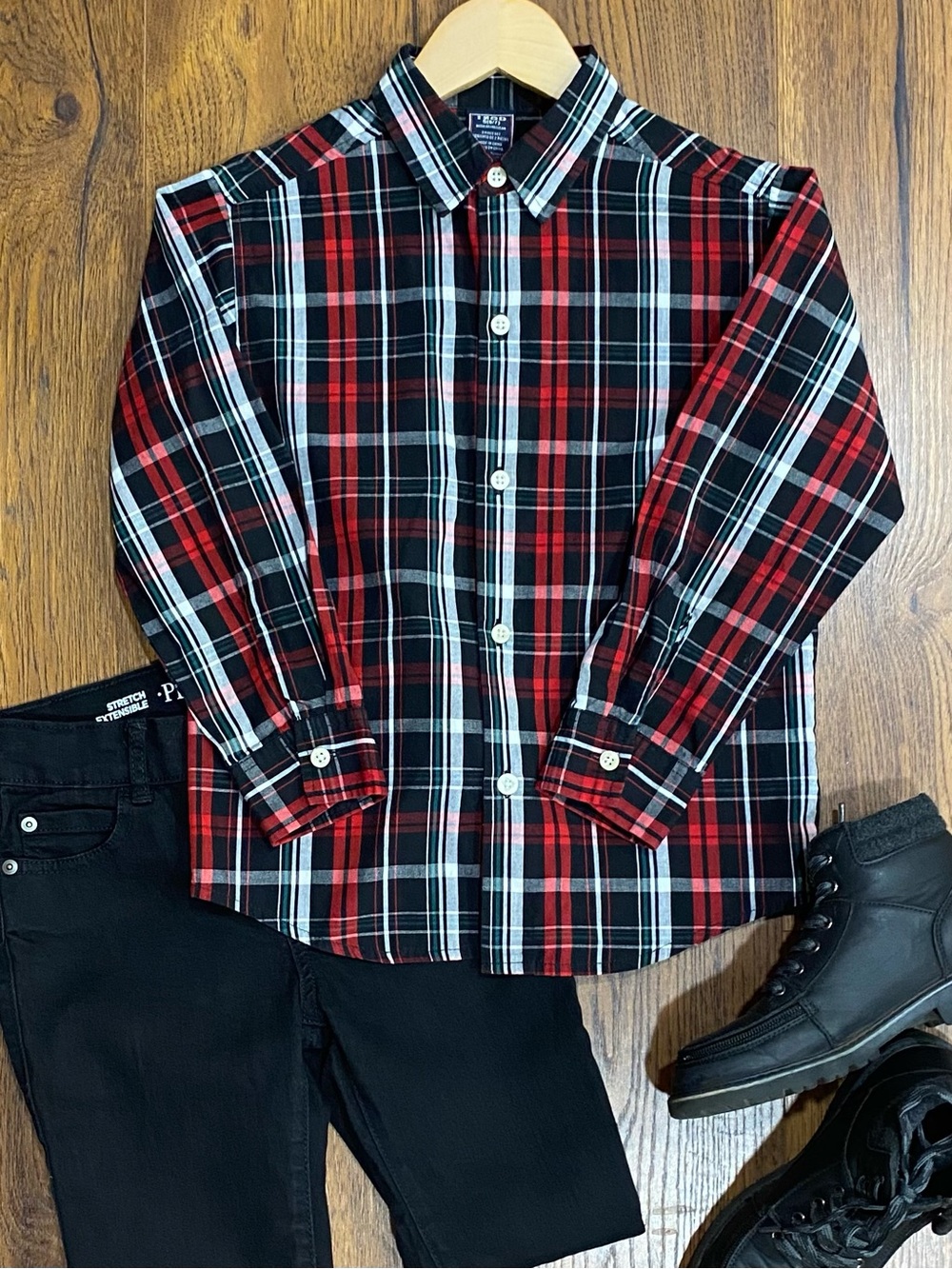 Izod Boys Black and Red Plaid Long Sleeve Button Down Short Size S (6/7)